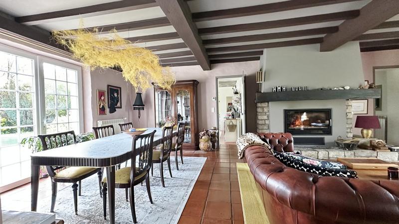 Maison - 230 m² - 7 pièces