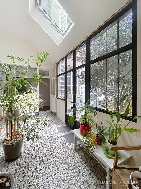 Maison - 600 m² - 12 pièces