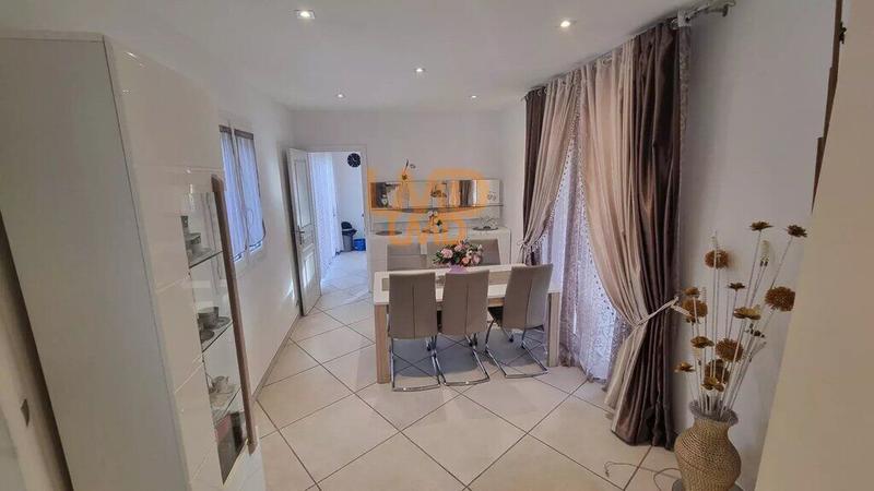 Propriété - 250 m² - 7 pièces