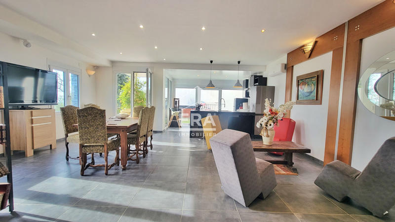 Maison - 140 m² - 5 pièces