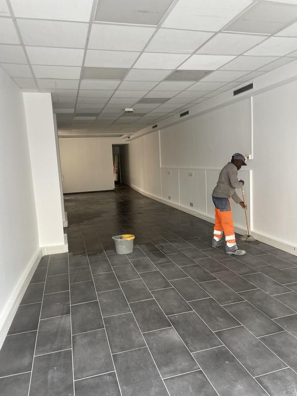 Magasins - 90 m² - 2 pièces