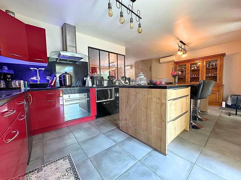 Maison - 183 m² - 7 pièces