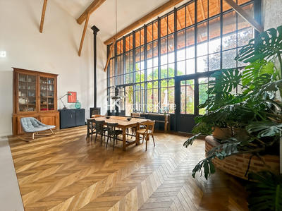 Maison - 435 m² - 10 pièces