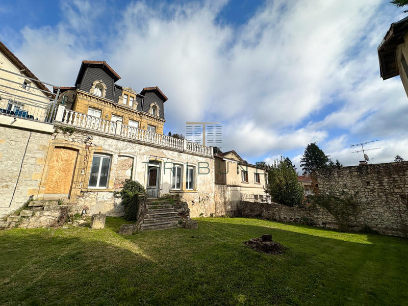 Maison - 205 m² - 8 pièces