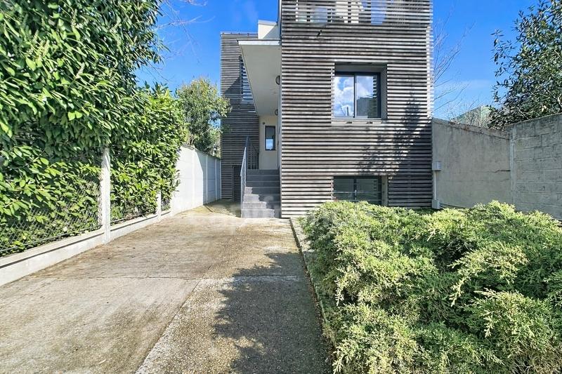 Maison - 181 m² - 8 pièces