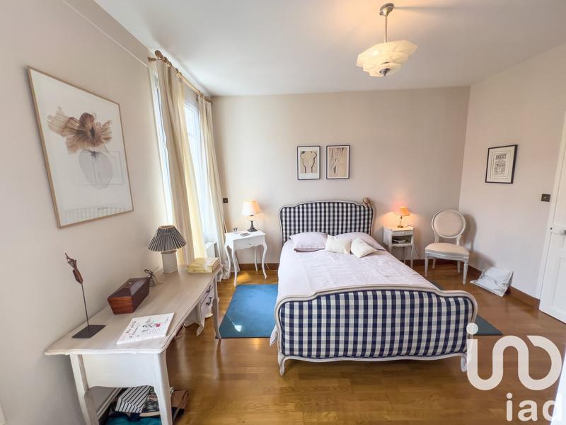 Maison - 280 m² - 8 pièces