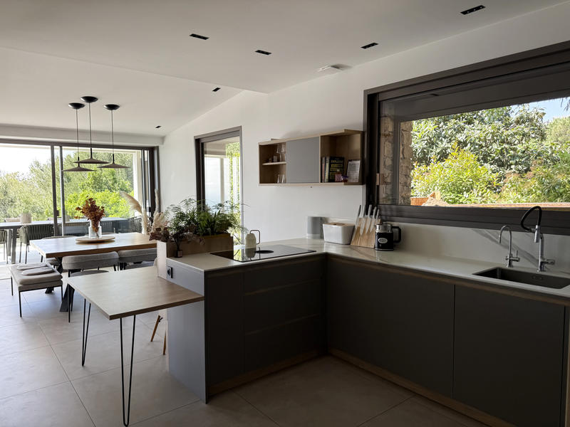 Maison - 280 m² - 8 pièces