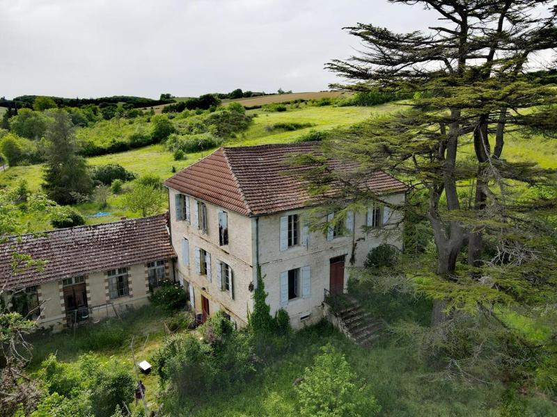 Maison - 410 m² - 8 pièces