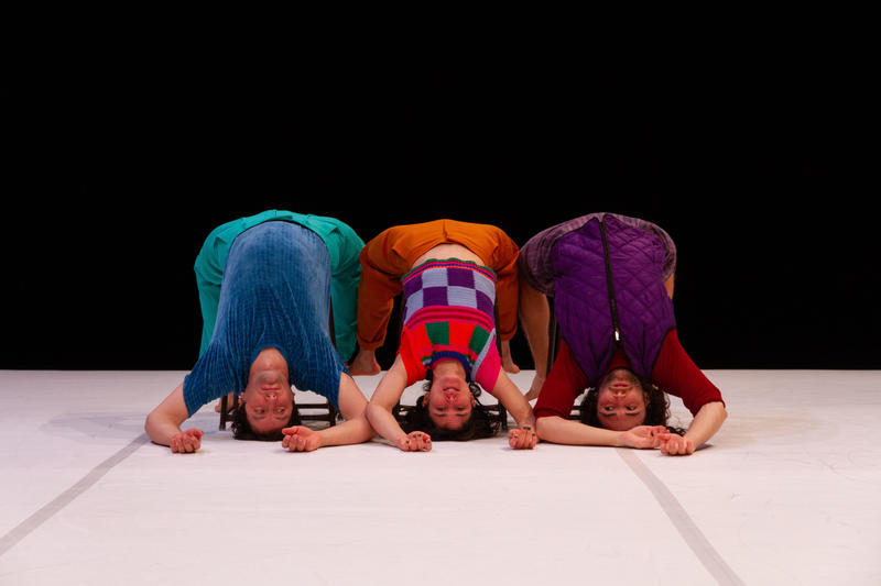 Les jambes à son cou