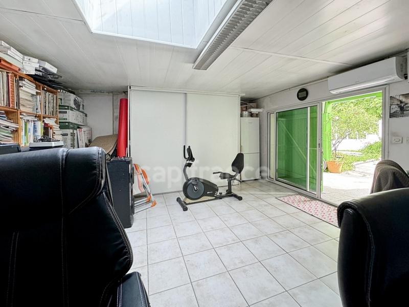 Maison - 236 m² - 10 pièces