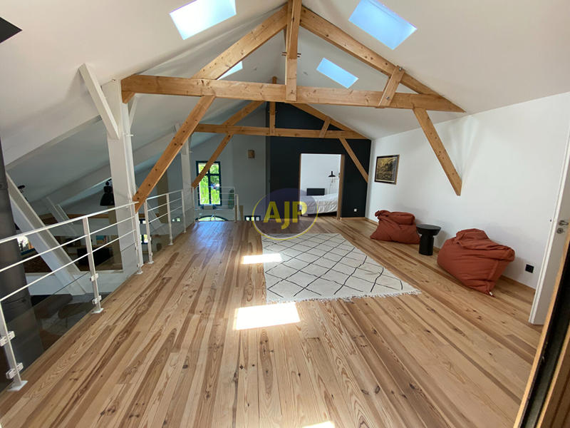 Maison - 270 m² - 6 pièces