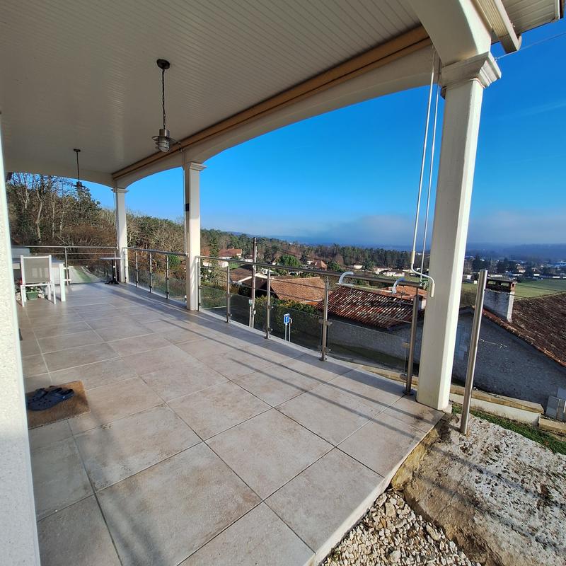 Maison - 235 m² - 7 pièces