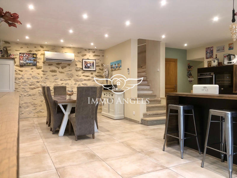 Maison traditionnelle - 163 m² - 8 pièces