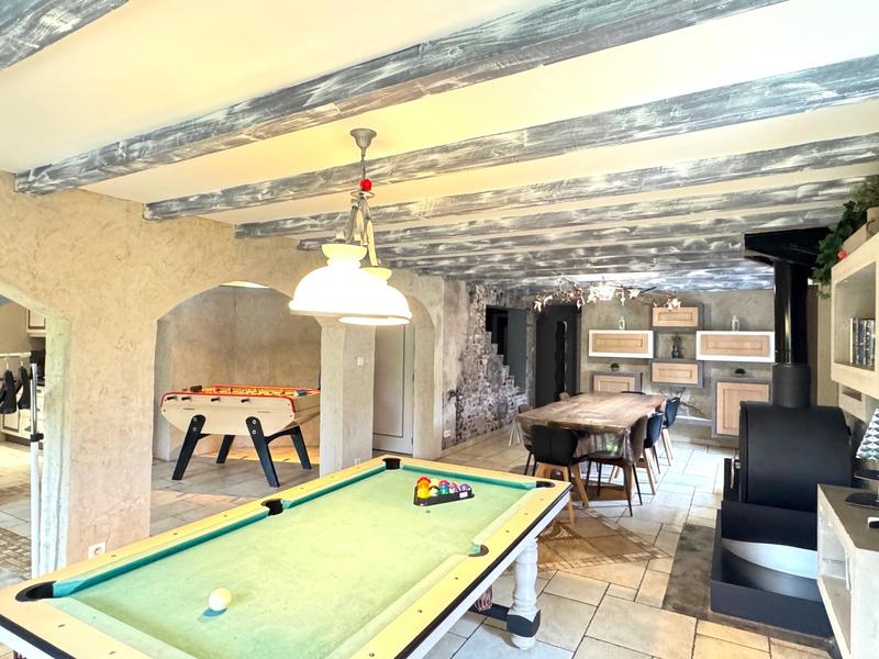 Maison - 210 m² - 7 pièces