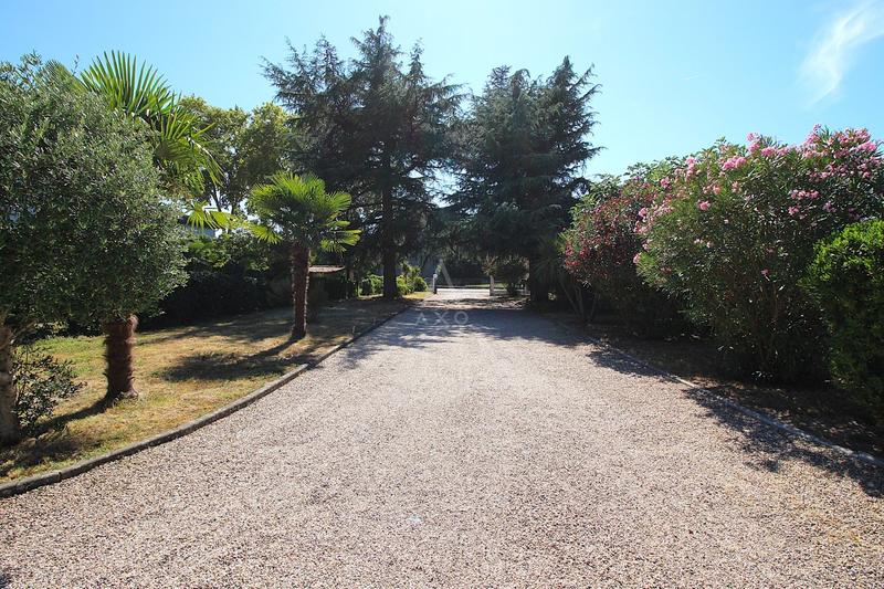 Maison - 256 m² - 7 pièces