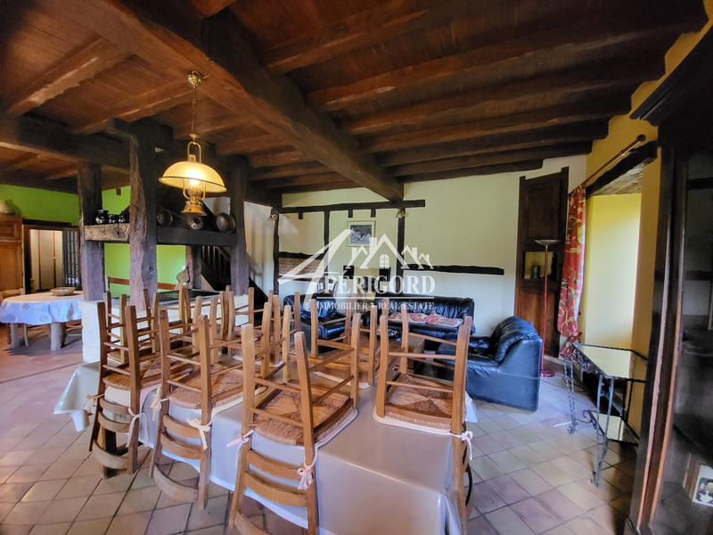 Maison - 270 m² - 10 pièces