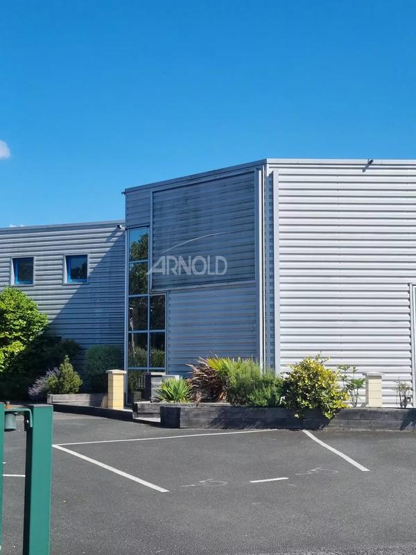 Entrepôt - 1 310 m² - 10 pièces