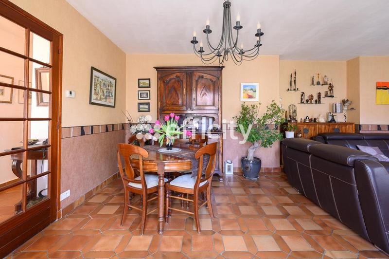 Maison - 330 m² - 7 pièces