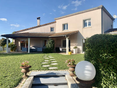 Maison - 220 m² - 8 pièces