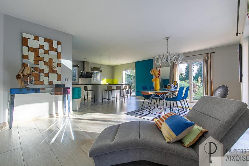 Villa - 216 m² - 6 pièces