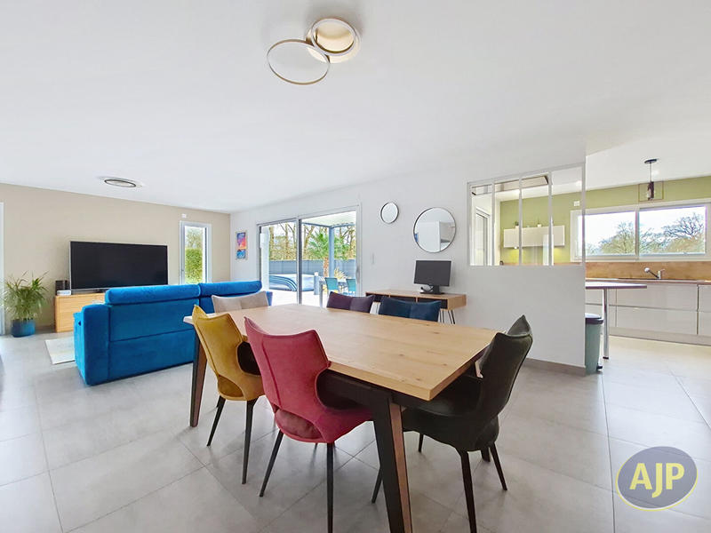 Maison - 142 m² - 6 pièces