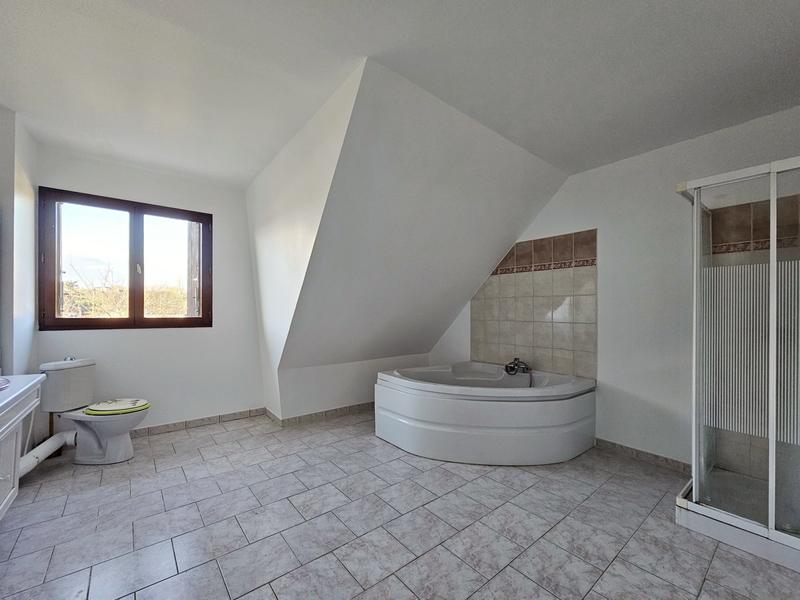 Maison traditionnelle - 190 m² - 8 pièces