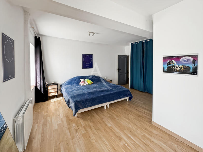 Maison - 270 m² - 8 pièces