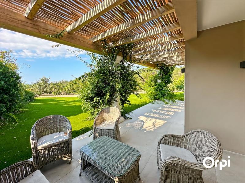 Maison - 373 m² - 6 pièces