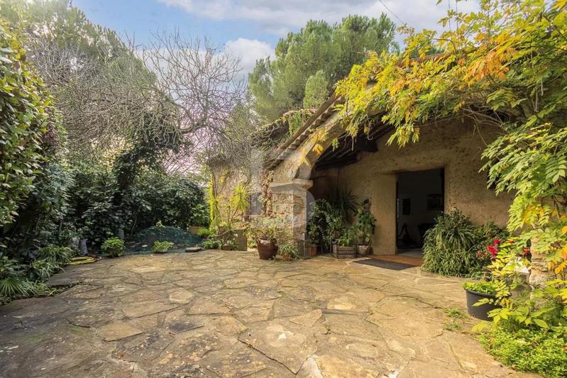 Propriété - 250 m² - 7 pièces