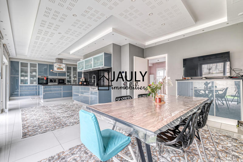 Maison - 340 m² - 10 pièces
