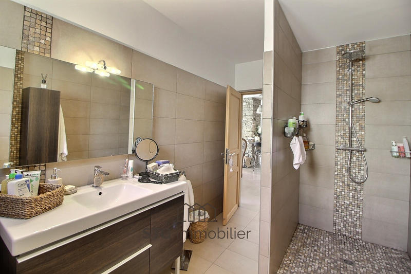 Maison - 185 m² - 5 pièces