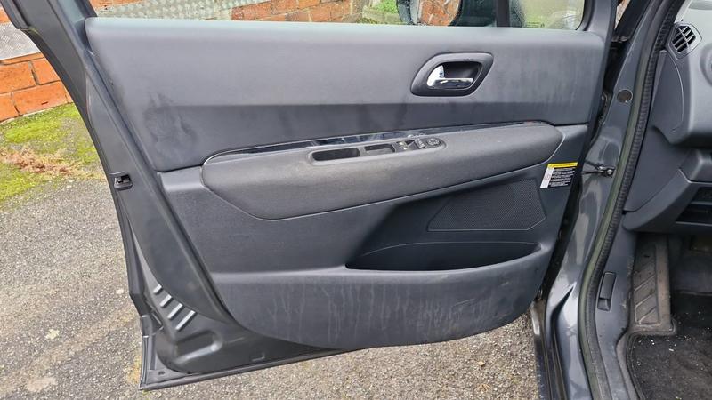 Peugeot 5008 1.6 E-HDi 115 Eat6 Allure - 7 places Automatique