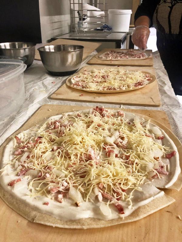 Atelier de confection de tartes flambées alsaciennes