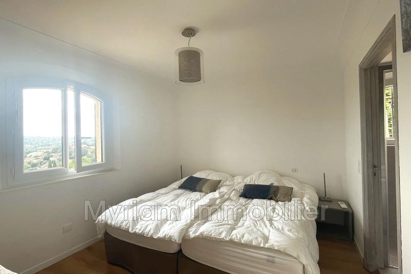 Maison - 1 274 m² - 5 pièces