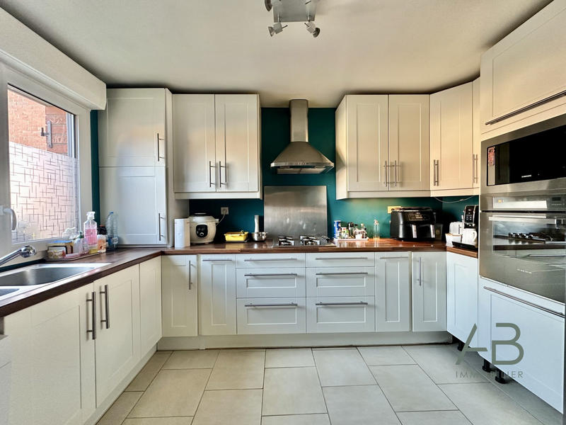 Maison - 92 m² - 5 pièces