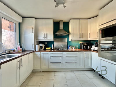 Maison - 92 m² - 5 pièces