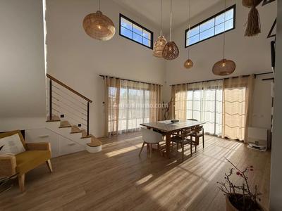 Maison - 212 m² - 8 pièces