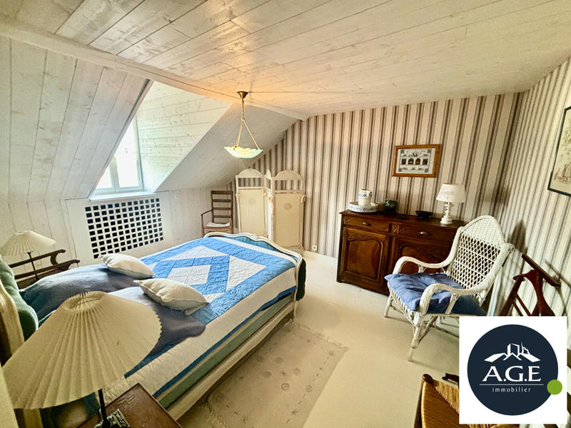 Maison - 270 m² - 9 pièces