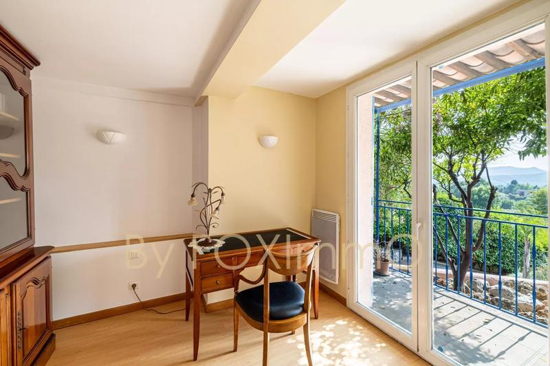 Maison - 240 m² - 8 pièces