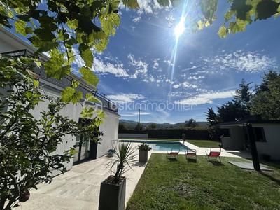 Maison - 217 m² - 8 pièces