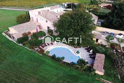 Maison - 644 m² - 24 pièces