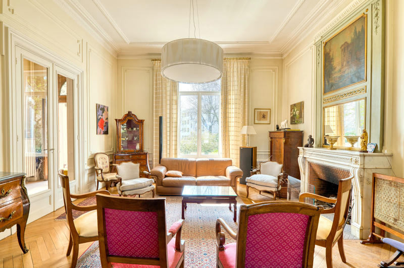 Propriété - 284 m² - 11 pièces