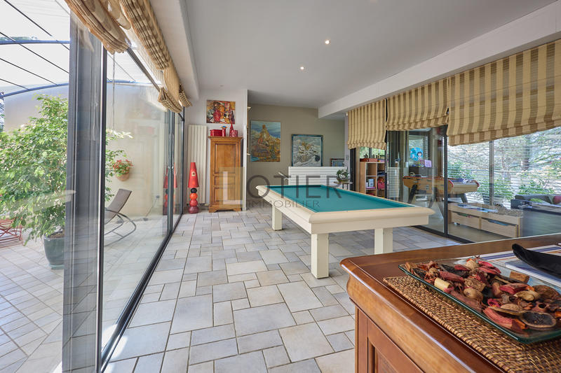 Villa - 320 m² - 8 pièces