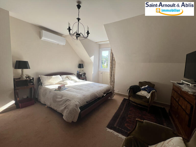 Maison traditionnelle - 151 m² - 6 pièces