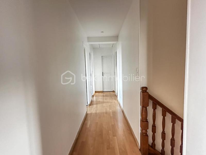 Maison traditionnelle - 183 m² - 8 pièces