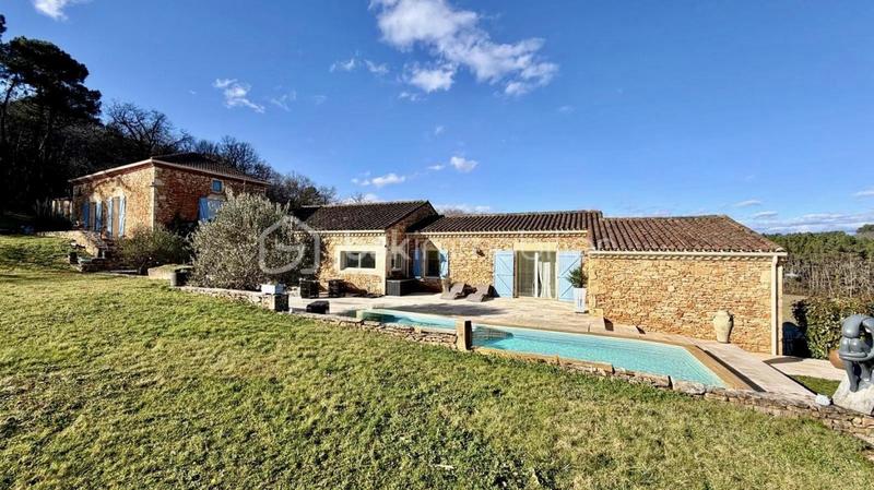 Propriété - 210 m² - 7 pièces