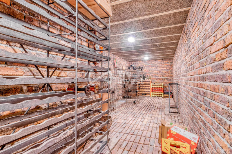 Maison traditionnelle - 270 m² - 10 pièces