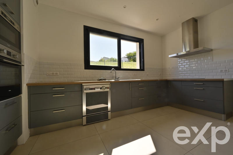 Maison - 202 m² - 5 pièces