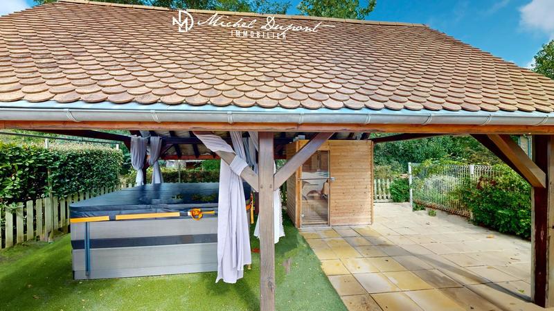 Maison - 410 m² - 20 pièces