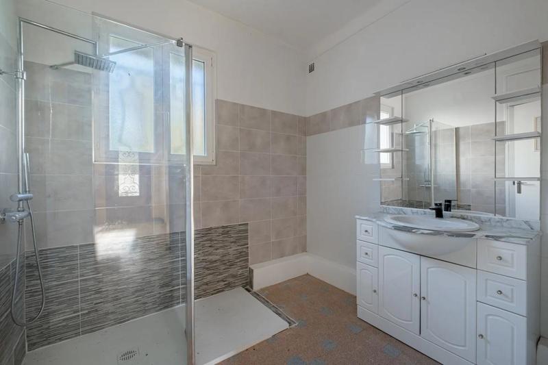 Studio - 100 m² - 4 pièces